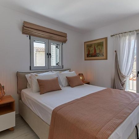 Euphoria House Villa Poros Town Bagian luar foto